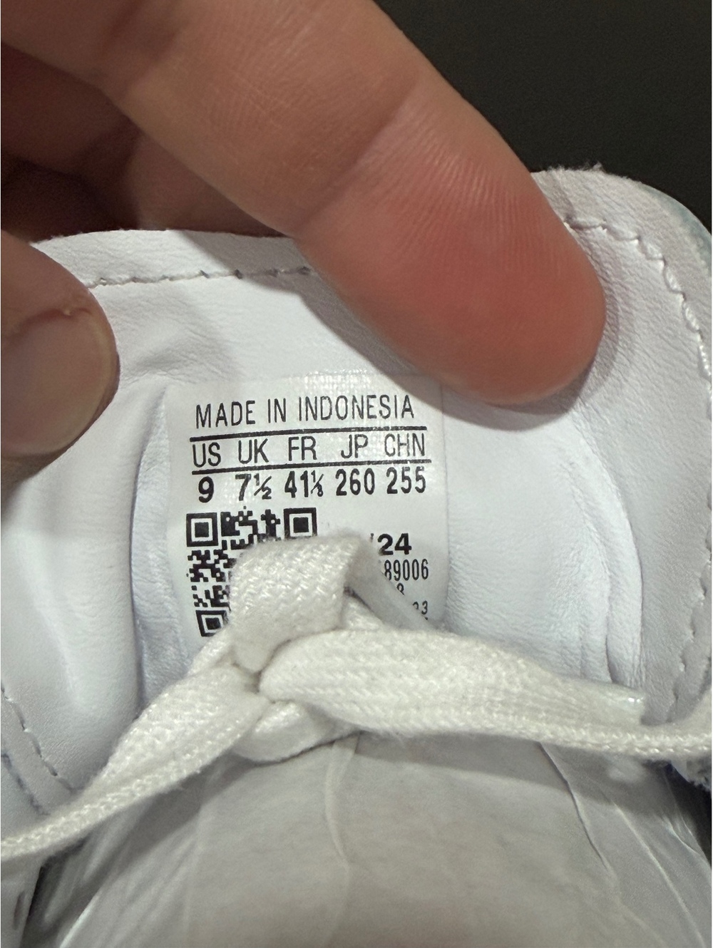 Size 9 - Adidas Women’s Sambae “White Scarlet Gum” - Picture 7 of 7